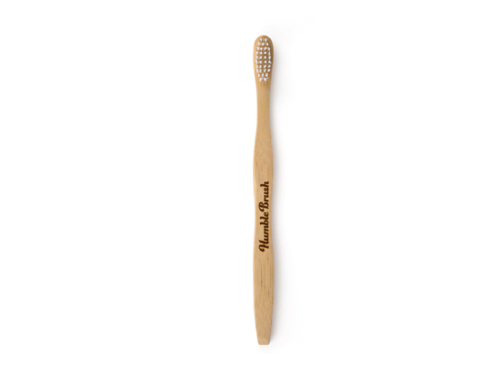 The Humble brosse à dents en bambou souple pour adulte blanche